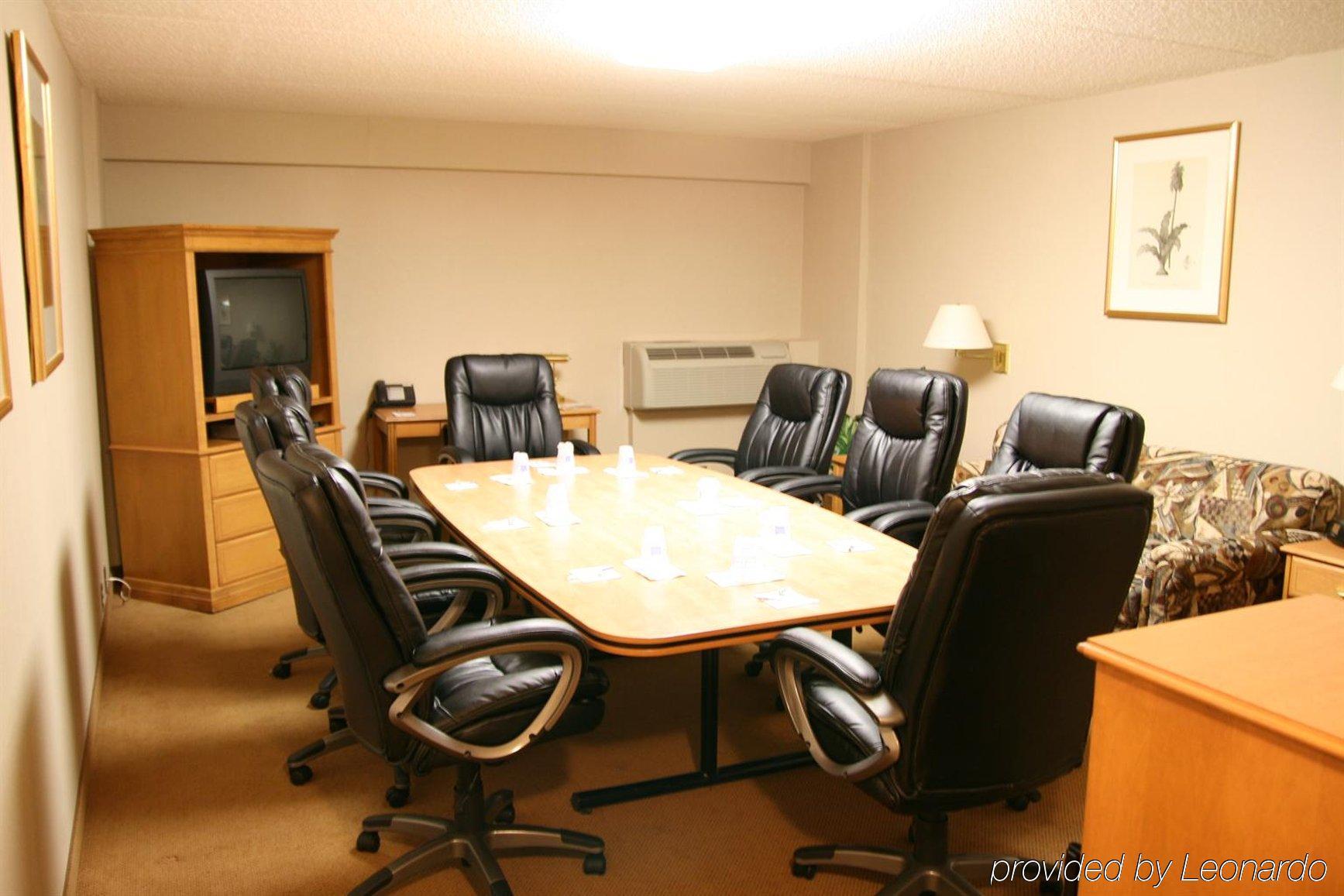 Humphry Inn And Suites Winnipeg Business photo